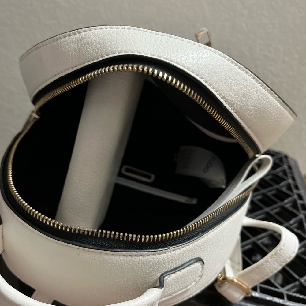Backpack - Picture 2 of 4